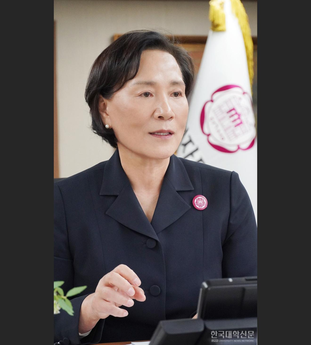 Colorful 덕성_김건희 총장 한국대학신문 파워인터뷰