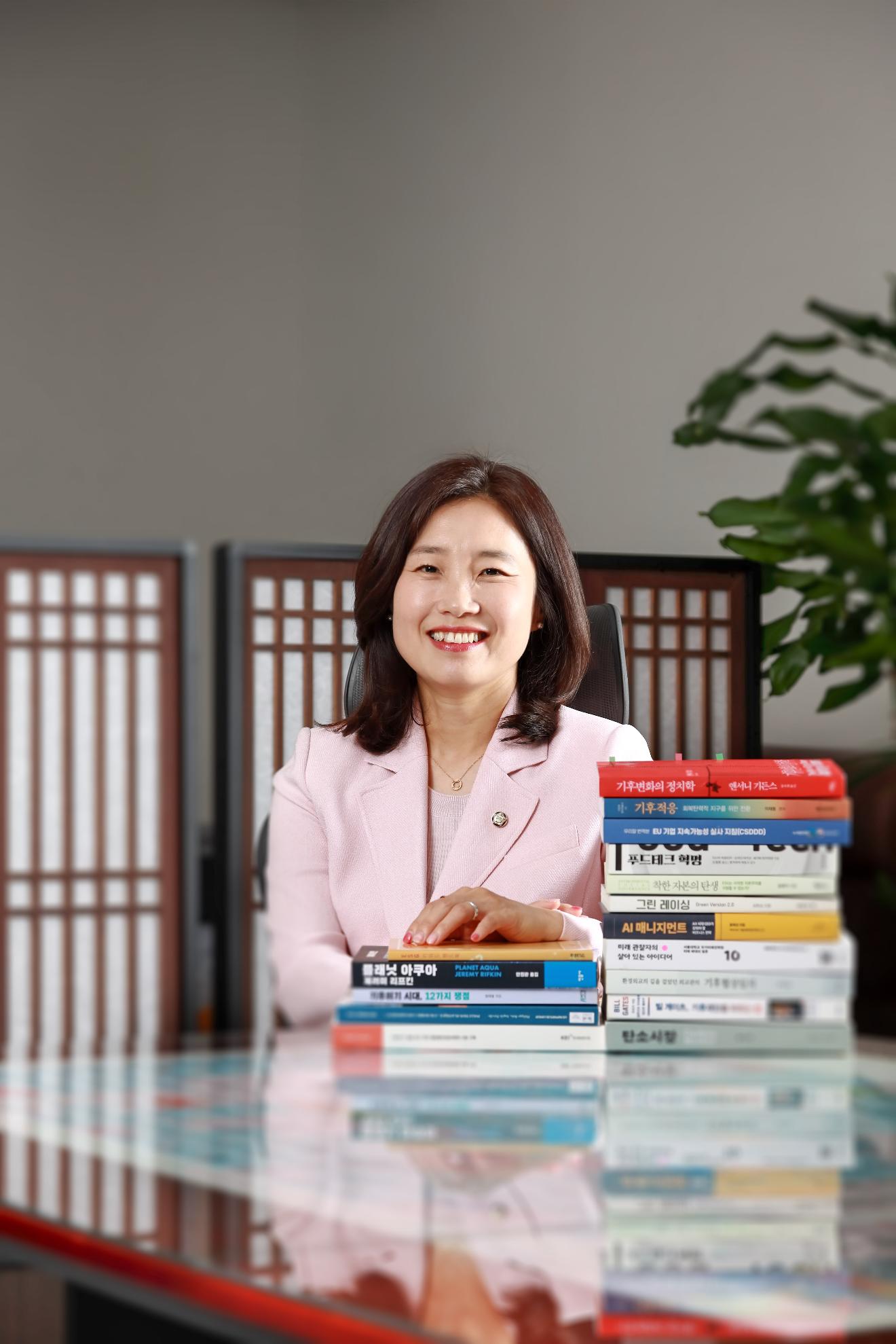Colorful 덕성_기후와 미래를 말하는 정치, 사회를 움직이는 설득의 힘 - 김소희 동문(영어영문학과 93)